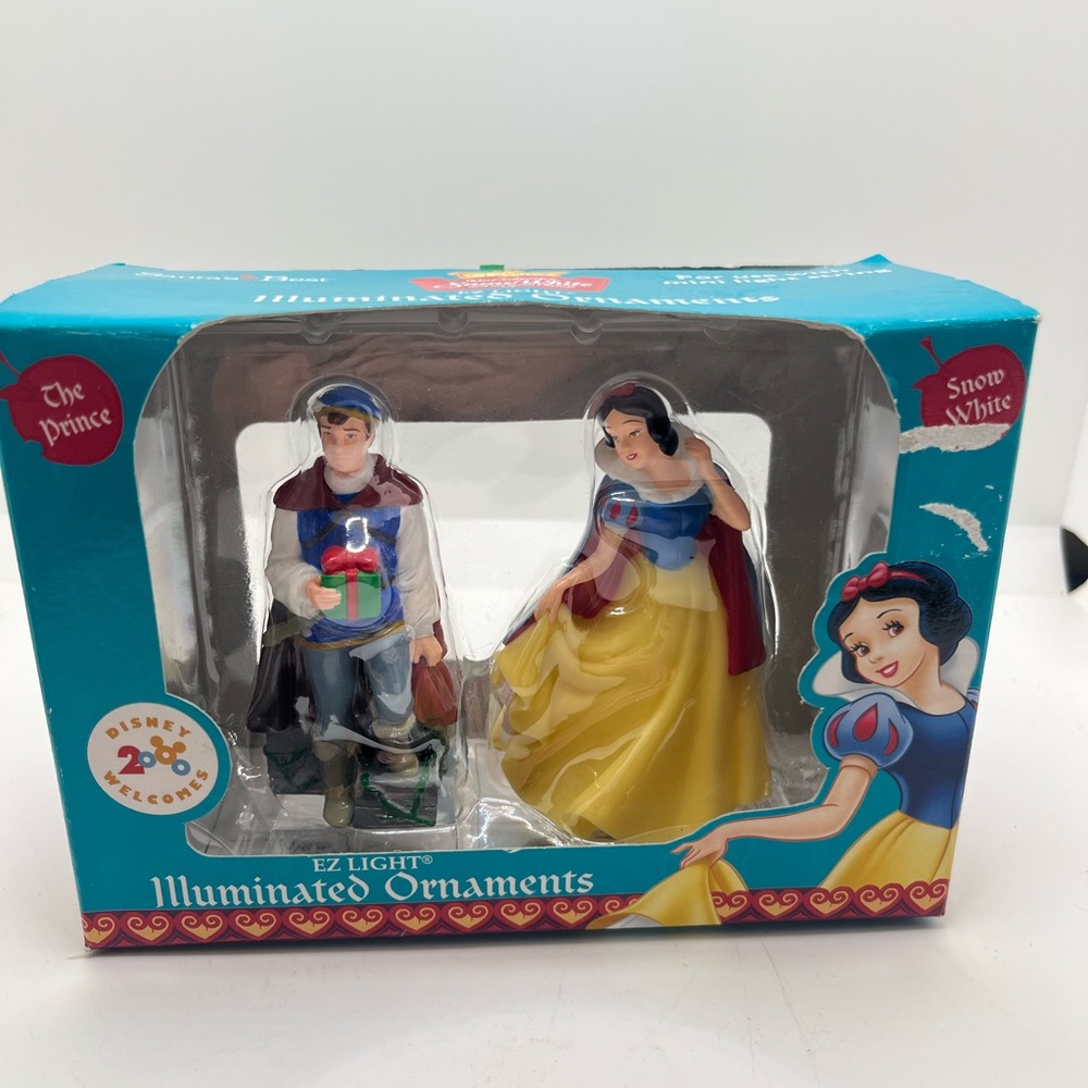 NIB Disney Snow White And Prince Charming Illuminated Ornaments EZ-Light